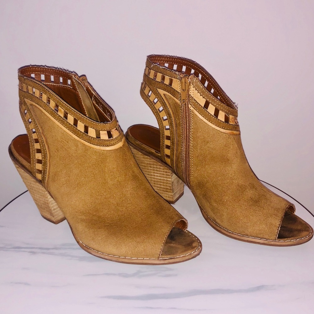 Cognac Chunky Heel Sandals